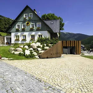 Slunecnice & Panorama Restaurace Farma Pensjonat